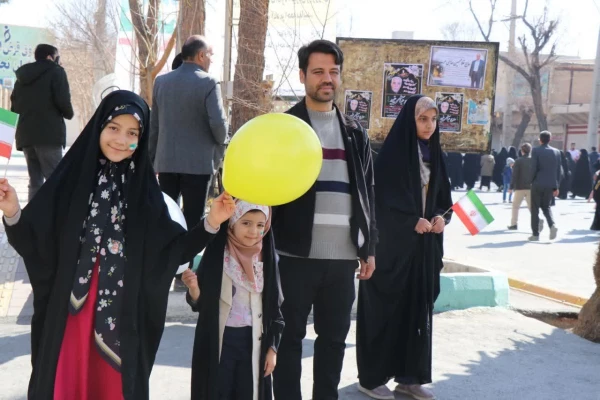 حضور دانشجویان، کارکنان و اساتید مرکز شهید آیت در راهپیمایی ۲۲ بهمن  4