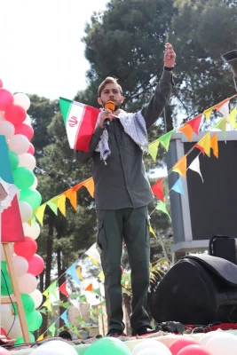 حضور دانشجویان، کارکنان و اساتید مرکز شهید آیت در راهپیمایی ۲۲ بهمن  6