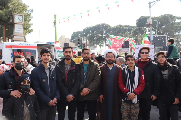 حضور دانشجویان، کارکنان و اساتید مرکز شهید آیت در راهپیمایی ۲۲ بهمن  8