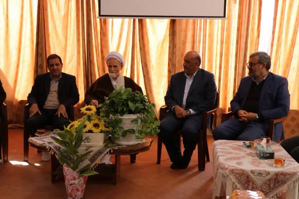 دیدار با امام جمعه شهرستان نجف آباد و نماینده  مجلس خبرگان رهبری؛ حجت الاسلام والمسلمین حسناتی 4