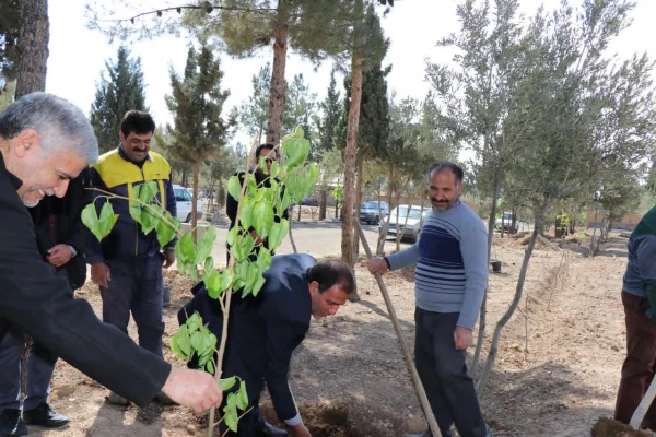 مراسم ویژه روز درختکاری در مرکز شهید دکتر آیت نجف آباد  4