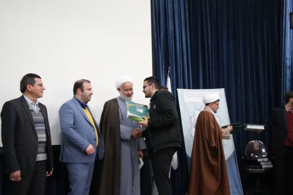 اجلاس استانی نماز اصفهان برگزار گردید. 4