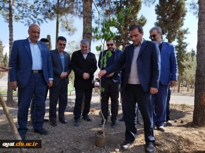 مراسم ویژه روز درختکاری در مرکز شهید دکتر آیت نجف آباد 