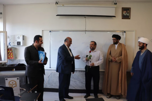 تبریک هفته معلم به اساتید مرکز  7