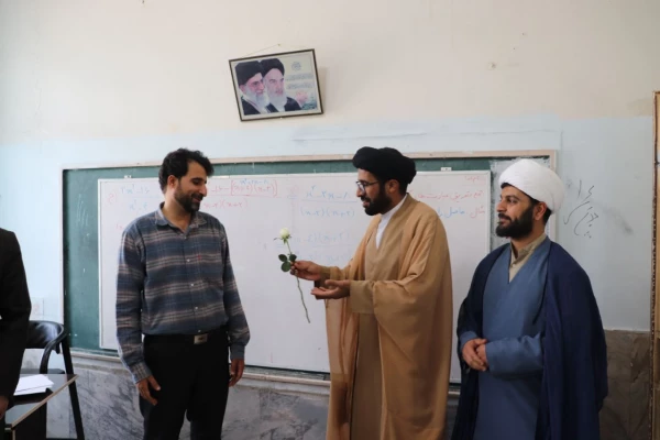 تبریک هفته معلم به اساتید مرکز  8