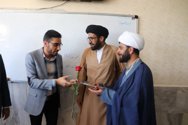 تبریک هفته معلم به اساتید مرکز  9