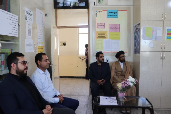 تبریک مسولان مرکز به مناسبت هفته معلم و بازدید از مدارس  4