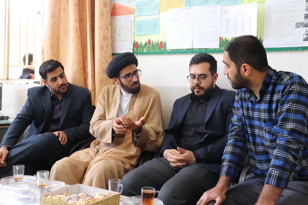 تبریک مسولان مرکز به مناسبت هفته معلم و بازدید از مدارس  6