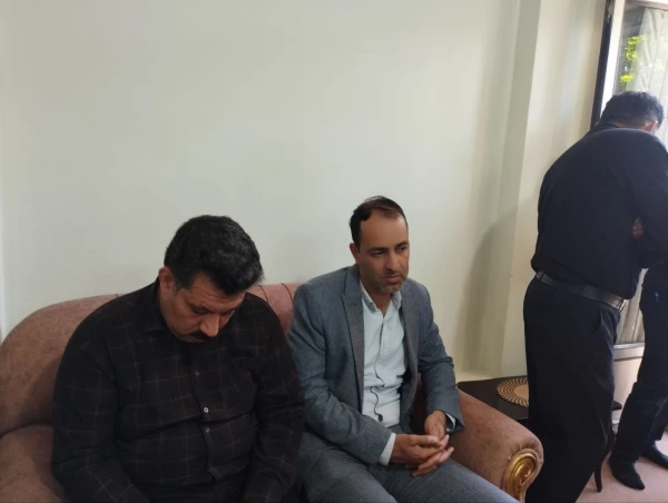 دیدار رئیس و جمعی از مسئولین دانشگاه فرهنگیان شهید آیت نجف آباد با خانواده شهید دریانوش؛ شهید حادثه سقوط بالگرد ریاست جمهوری 2