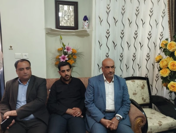 دیدار رئیس و جمعی از مسئولین دانشگاه فرهنگیان شهید آیت نجف آباد با خانواده شهید دریانوش؛ شهید حادثه سقوط بالگرد ریاست جمهوری 4