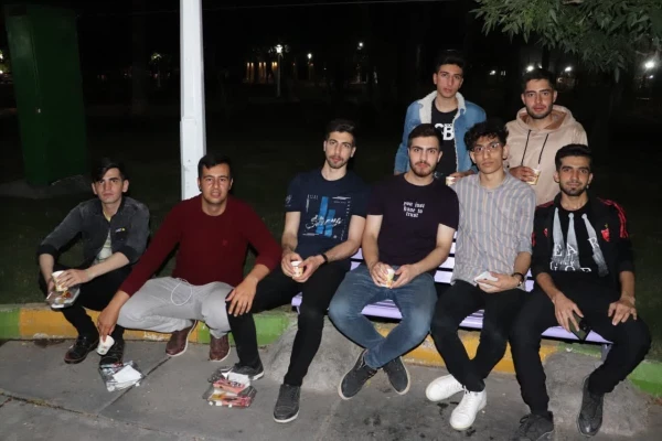 دورهمی شبانه در بوستان لاله نجف آباد  2