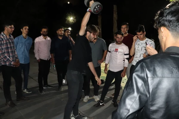 دورهمی شبانه در بوستان لاله نجف آباد  4