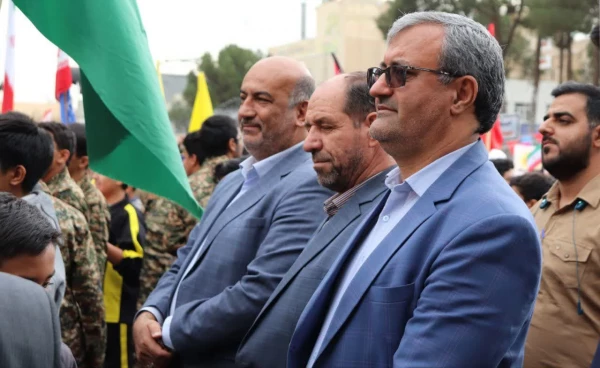 حضور دانشجویان و مسئولین مرکز در راهپیمایی ۱۳ آبان 2