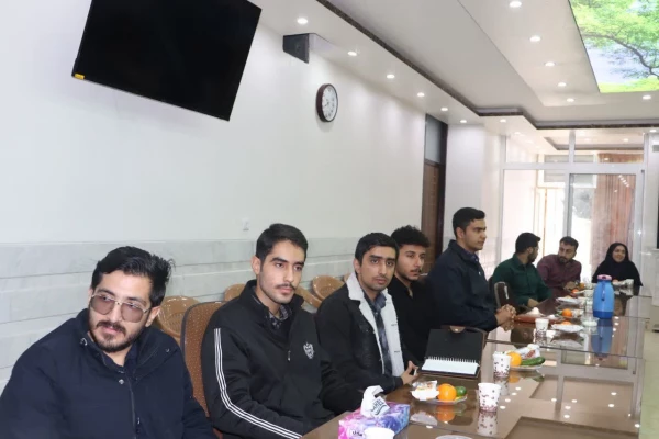 بازدید میدانی و جلسه مدیران محترم گروه های درسی استان و معاونین پردیس شهید باهنر اصفهان با نمایندگان کلاسی. 2