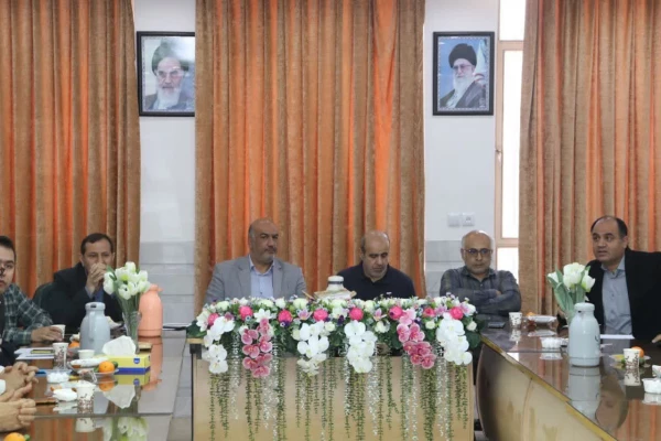 بازدید میدانی و جلسه مدیران محترم گروه های درسی استان و معاونین پردیس شهید باهنر اصفهان با نمایندگان کلاسی. 3