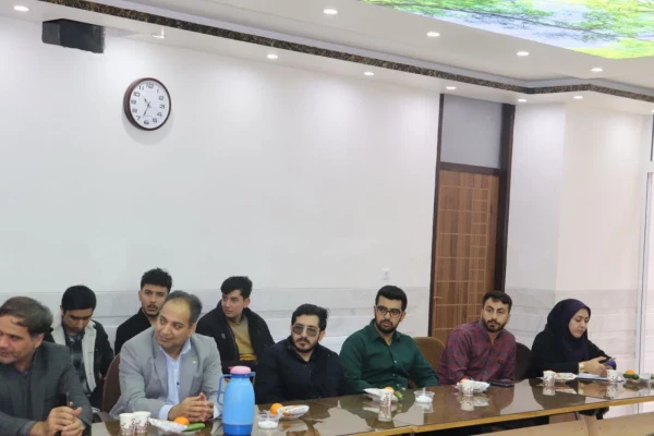 بازدید میدانی و جلسه مدیران محترم گروه های درسی استان و معاونین پردیس شهید باهنر اصفهان با نمایندگان کلاسی. 4