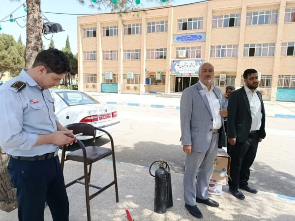 دوره آموزش اطفای حریق ویژه کارمندان و دانشجو معلمان مرکز شهید آیت نجف آباد  3