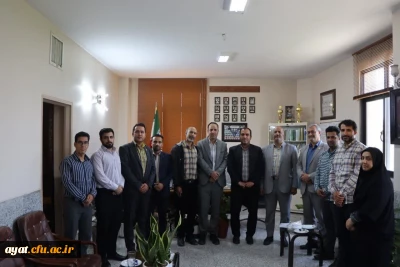 نشست صمیمانه مصطفی کلانی ریاست دانشگاه فرهنگیان مرکز شهید دکتر آیت نجف آباد و جمعی از کارمندان این مرکز در آموزش و پرورش شهرستان نجف آباد