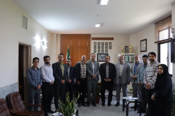 نشست صمیمانه مصطفی کلانی ریاست دانشگاه فرهنگیان مرکز شهید دکتر آیت نجف آباد و جمعی از کارمندان این مرکز در آموزش و پرورش شهرستان نجف آباد 2