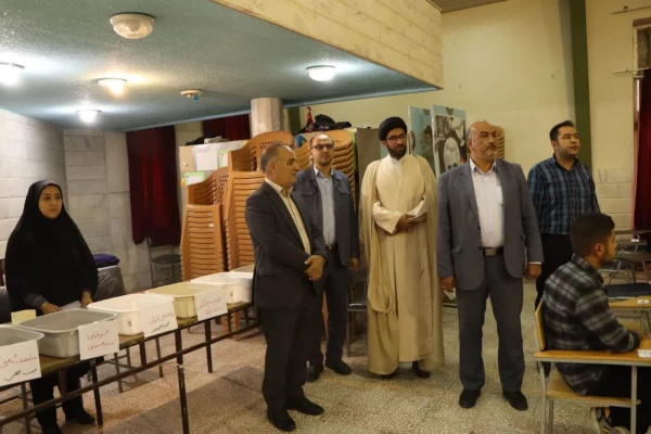 بازدید سرپرست دانشگاه فرهنگیان استان اصفهان از فرآیند برگزاری امتحانات پایان ترم ۴۰۳۲ مرکز شهید آیت نجف آباد 2