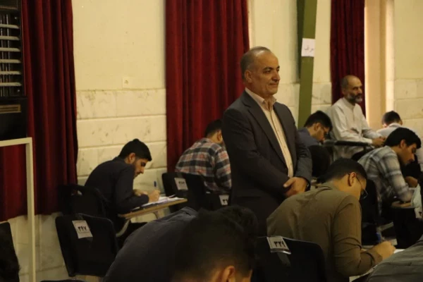 بازدید سرپرست دانشگاه فرهنگیان استان اصفهان از فرآیند برگزاری امتحانات پایان ترم ۴۰۳۲ مرکز شهید آیت نجف آباد 3