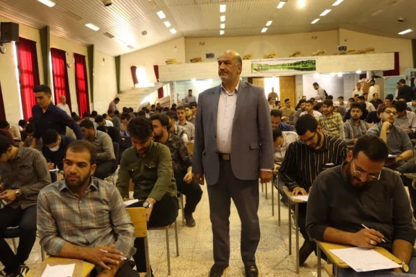 بازدید سرپرست دانشگاه فرهنگیان استان اصفهان از فرآیند برگزاری امتحانات پایان ترم ۴۰۳۲ مرکز شهید آیت نجف آباد 5