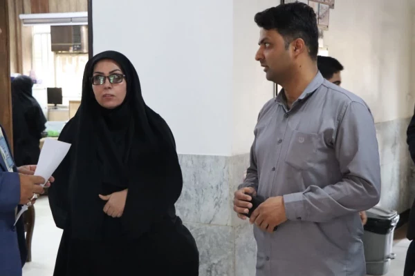 بازدید خانم کافی موسوی مشاور مدیرکل آموزش و پرورش استان اصفهان از فرآیند برگزاری آزمون اصلح مهارت آموزان ماده 28 در مرکز شهید آیت نجف آباد 2