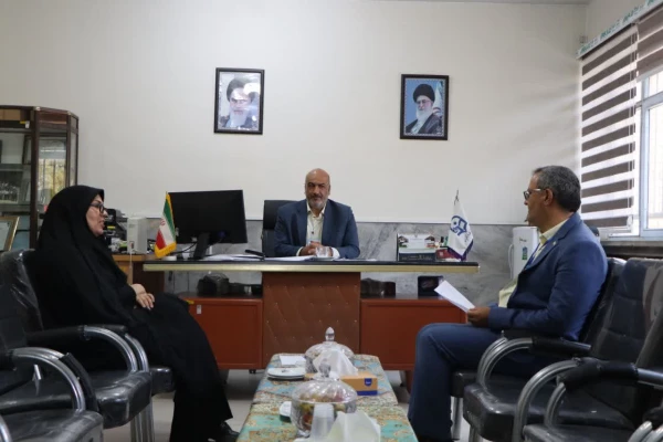 بازدید خانم کافی موسوی مشاور مدیرکل آموزش و پرورش استان اصفهان از فرآیند برگزاری آزمون اصلح مهارت آموزان ماده 28 در مرکز شهید آیت نجف آباد 3