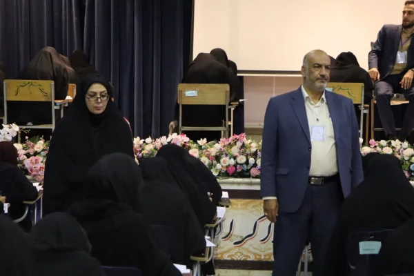 بازدید خانم کافی موسوی مشاور مدیرکل آموزش و پرورش استان اصفهان از فرآیند برگزاری آزمون اصلح مهارت آموزان ماده 28 در مرکز شهید آیت نجف آباد 5