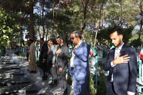 حضور کارمندان مرکز شهید آیت در گلزار مطهر شهدا 4