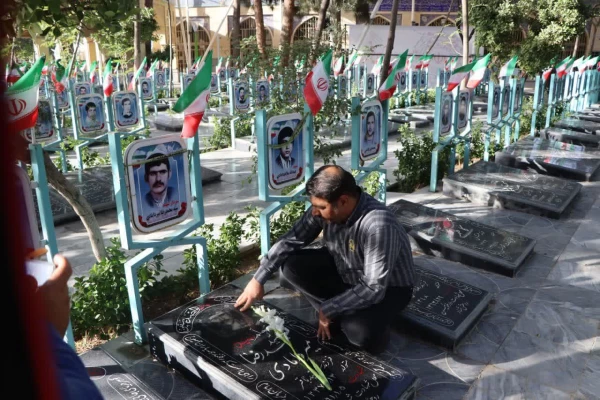 حضور کارمندان مرکز شهید آیت در گلزار مطهر شهدا 5