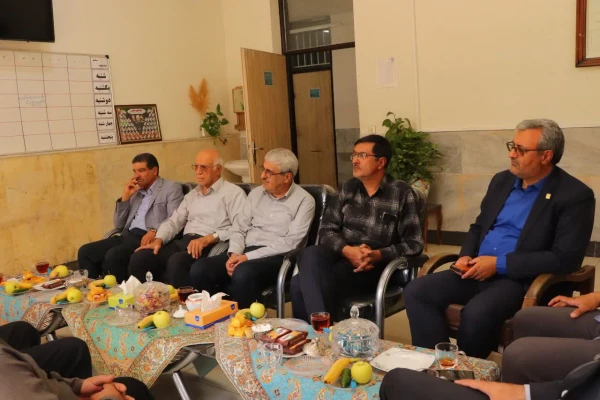 نشست سرپرست مرکز شهید آیت با رؤسای پیشین مرکز شهید آیت 3