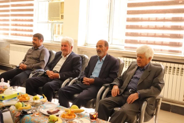نشست سرپرست مرکز شهید آیت با رؤسای پیشین مرکز شهید آیت 4