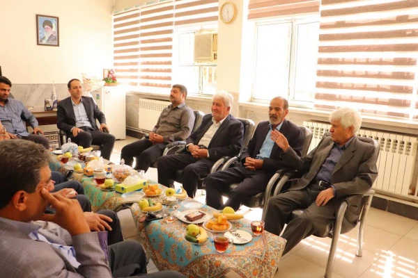 نشست سرپرست مرکز شهید آیت با رؤسای پیشین مرکز شهید آیت 5