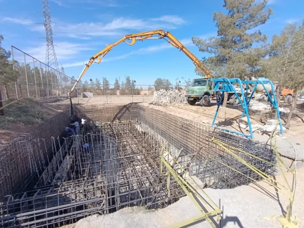 آغاز عملیات بتن ریزی دیواره های استخر فضای سبز مرکز 2