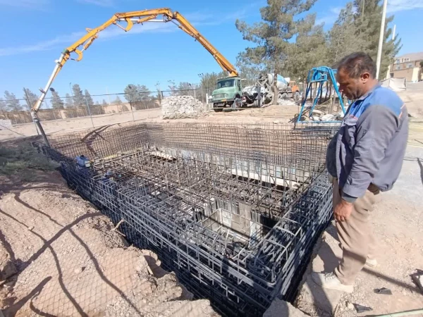 آغاز عملیات بتن ریزی دیواره های استخر فضای سبز مرکز 2