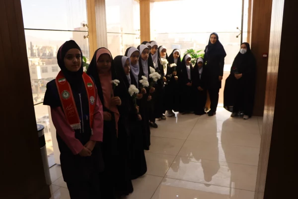 دیدار ریاست دانشگاه و هیأت همراه با پرستاران کلینیک فرهنگیان  3