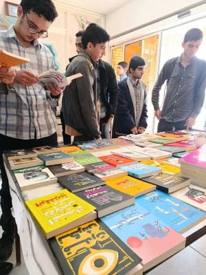 برگزاری نمایشگاه کتاب در مرکز شهید آیت نجف آباد: 2