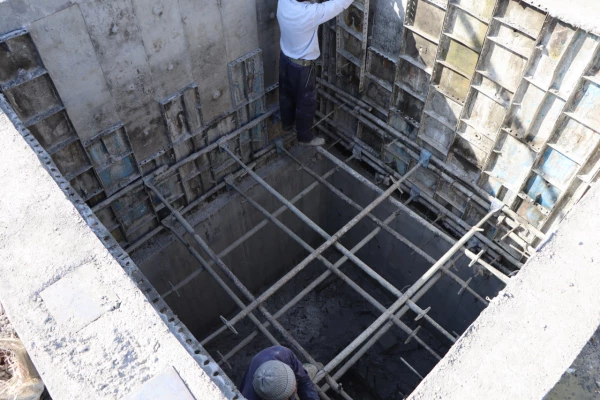 تکمیل بتن ریزی و بازکردن قالب های استخر 2