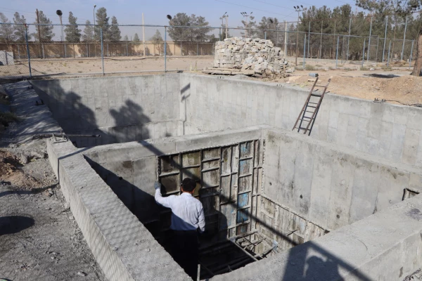 تکمیل بتن ریزی و بازکردن قالب های استخر 2