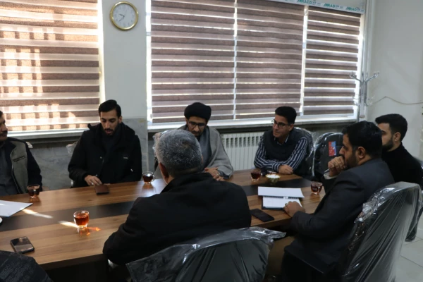 جلسه برنامه ریزی یادواره شهدا و نصب تصاویر شهدا در محوطه 2