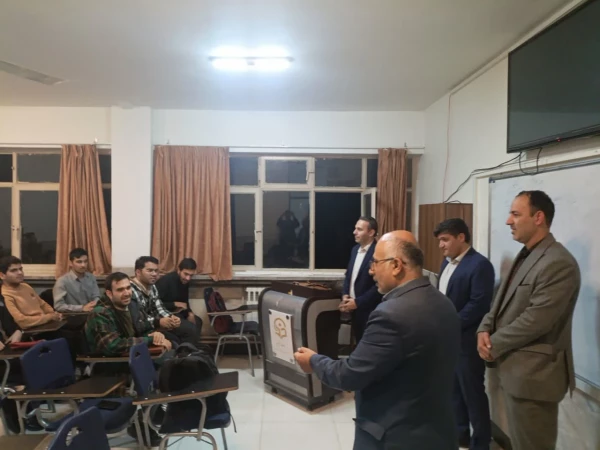 بازدید معاونین استانی و نظرسنجی از دانشجویان 4