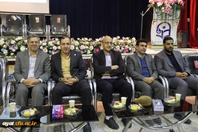 جلسه ای با حضور کلیه اساتید محترم مرکز به منظور تبادل نظر و هم فکری درباره مسائل آموزشی و پژوهشی برگزار شد.