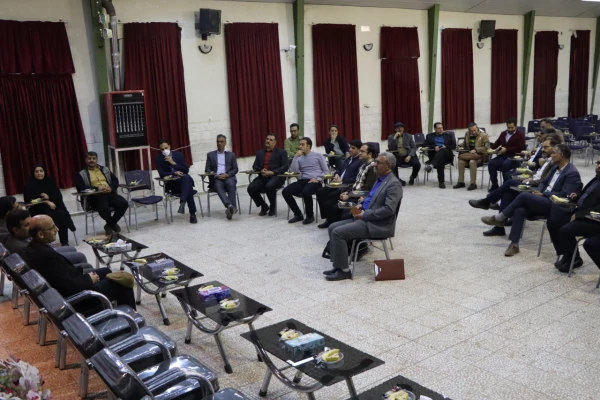 جلسه ای با حضور کلیه اساتید محترم مرکز به منظور تبادل نظر و هم فکری درباره مسائل آموزشی و پژوهشی برگزار شد. 2