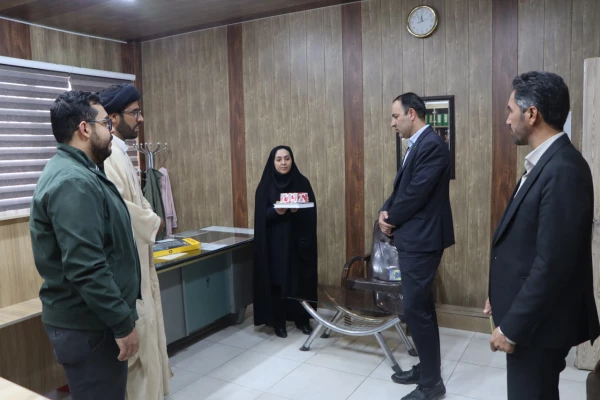 در مراسمی  از همکاران خانم به مناسبت گرامیداشت روز زن و بزرگداشت مقام والای بانوی اسلام، حضرت فاطمه زهرا(س)، تجلیل به عمل آمد.
 2