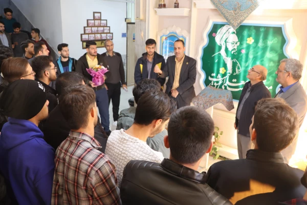 جشن رونمایی و امضای کتاب یکی از استادان دانشگاه فرهنگیان مرکز شهید آیت نجف آباد 4