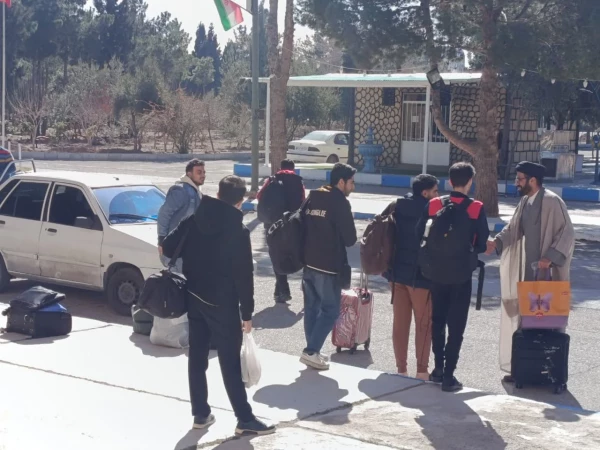 بازگشت کاروان زیارت اولی های دانشکده از مشهد مقدس و استقبال پرشور مسئولین 2